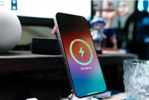 桑珠孜苹果15换屏服务分享用什么充电器给iPhone15充电更好 